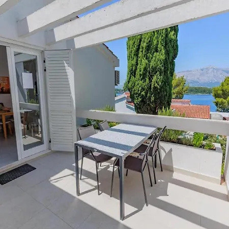 Lumbarda Resort Apartments *